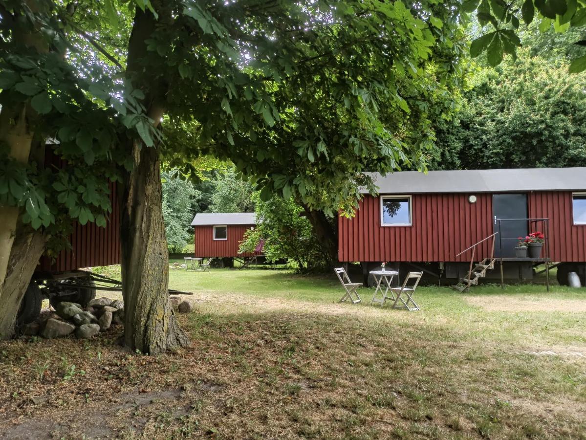 Schaeferwagen Auf Dem Biogut-Saalkow Hotel Gustow  Kültér fotó
