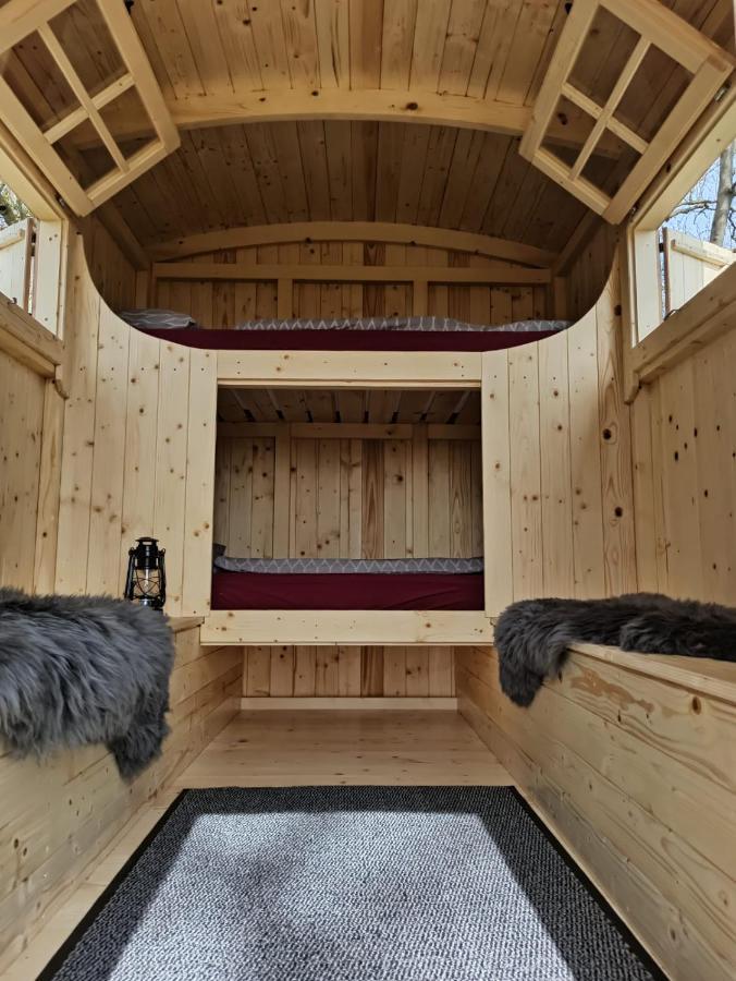 Schaeferwagen Auf Dem Biogut-Saalkow Hotel Gustow  Kültér fotó